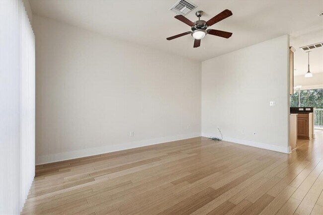 Building Photo - 13420 Lyndhurst St