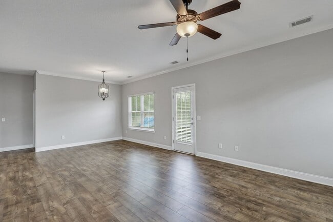 Building Photo - AVAILABLE JUNE [PETS PERMITTED]