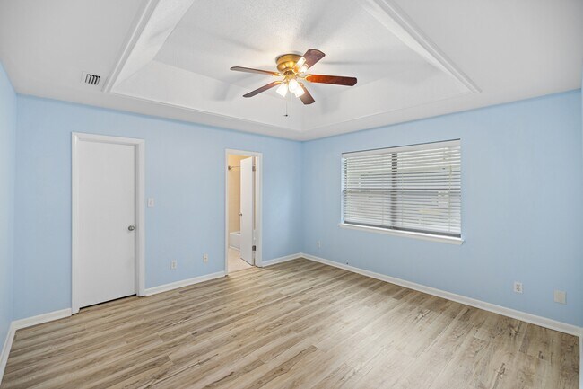 Building Photo - 349 Primrose Cir