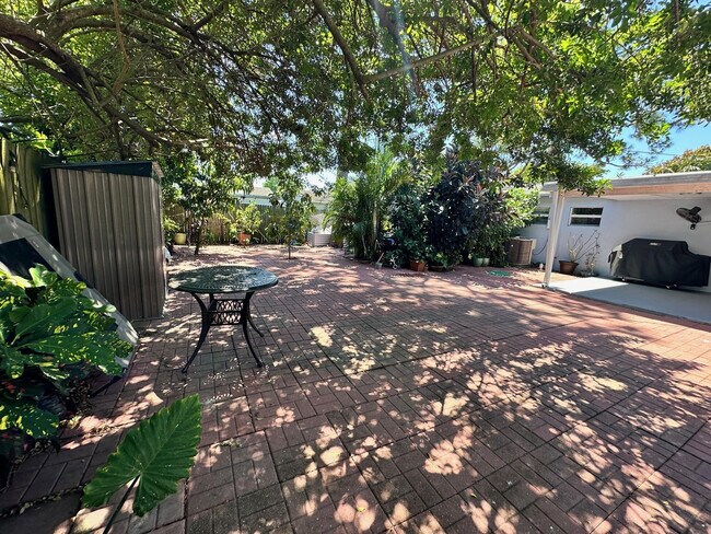 Building Photo - 2300 SW 43rd Terrace