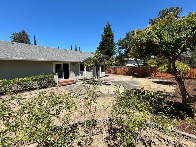 Building Photo - 3BR/2BA Single-Story Home in Walnut Creek’...