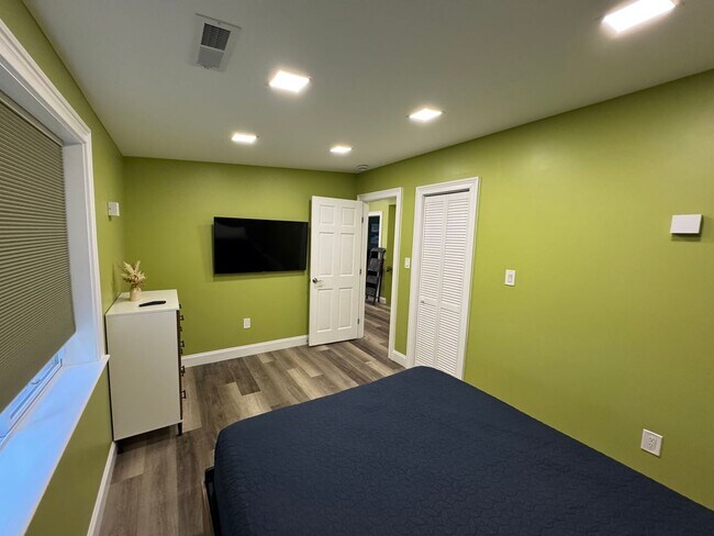 Building Photo - Pet Friendly!!!!