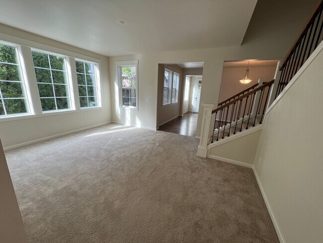 Building Photo - Spacious 5-Bed, 2.5-Bath Single-Family Home in Redmond