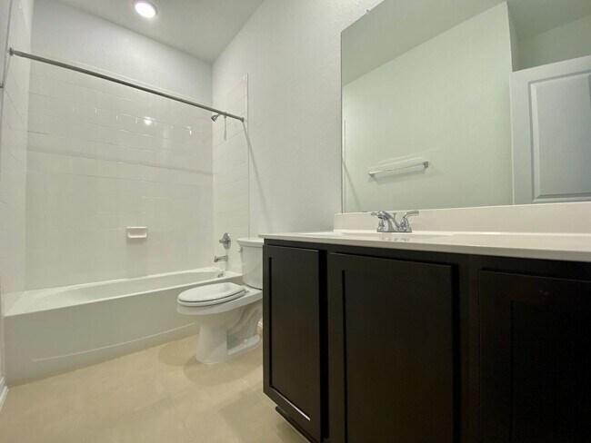 Building Photo - Stunning 4/2 Brand New Home in Kyle!