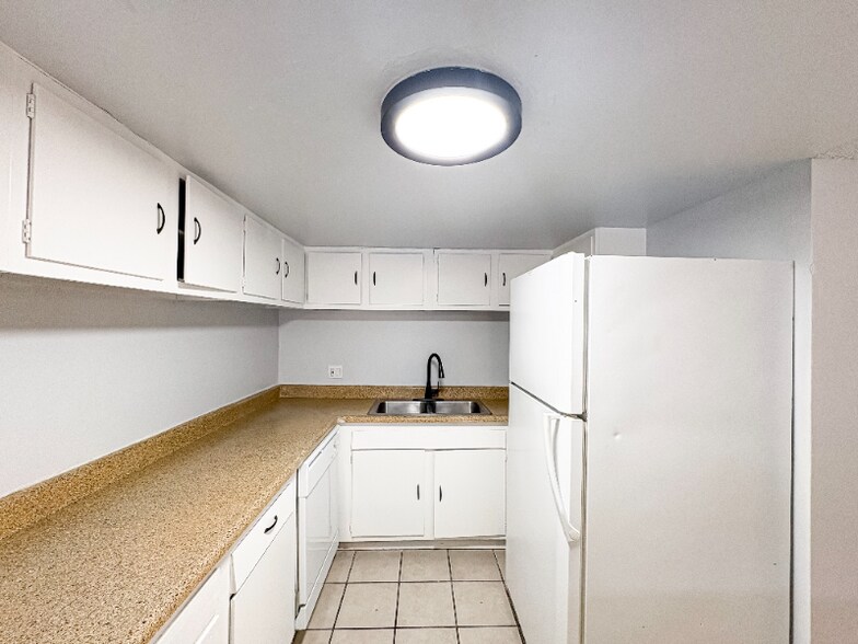 Building Photo - 6802 N 17th Ave