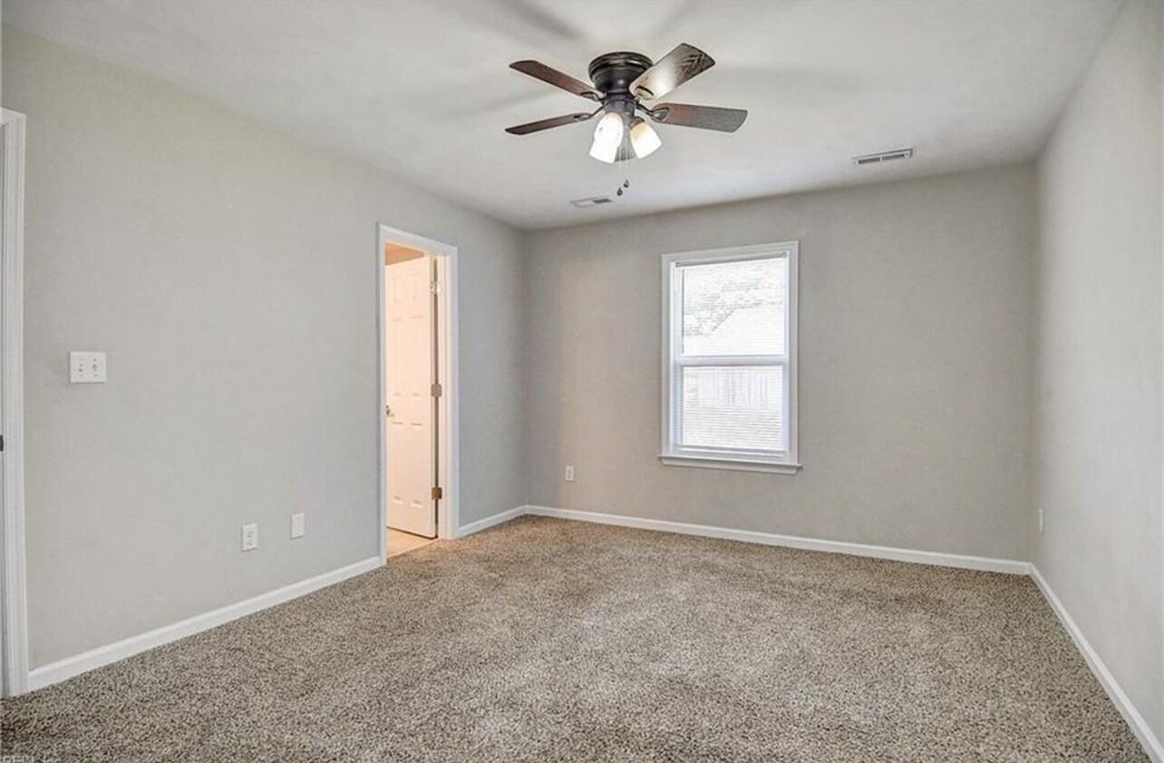 Building Photo - 1106 Eaglewood Dr