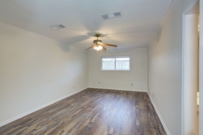 Building Photo - 1402 Forest Home Dr