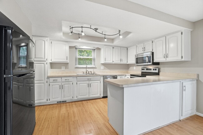 Building Photo - 2481 E Rahn Rd