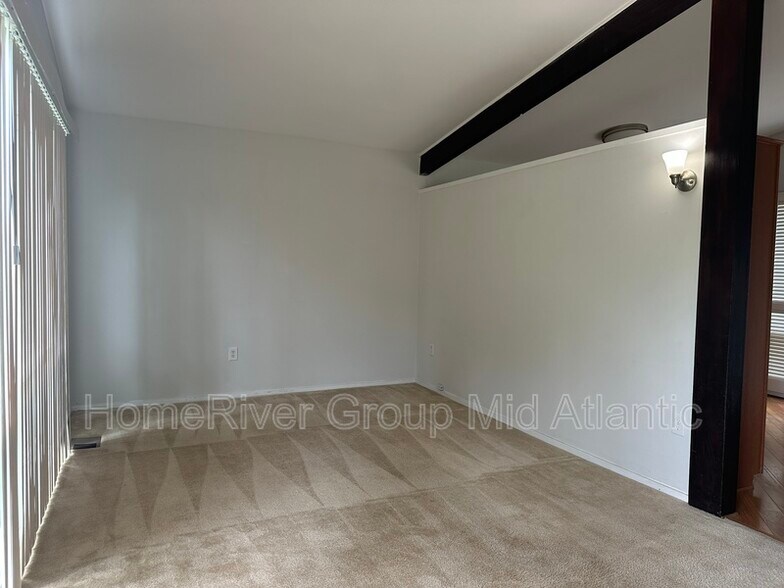 Building Photo - 6002 Ridge View Dr