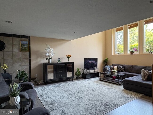 Building Photo - 803 Scott Cir