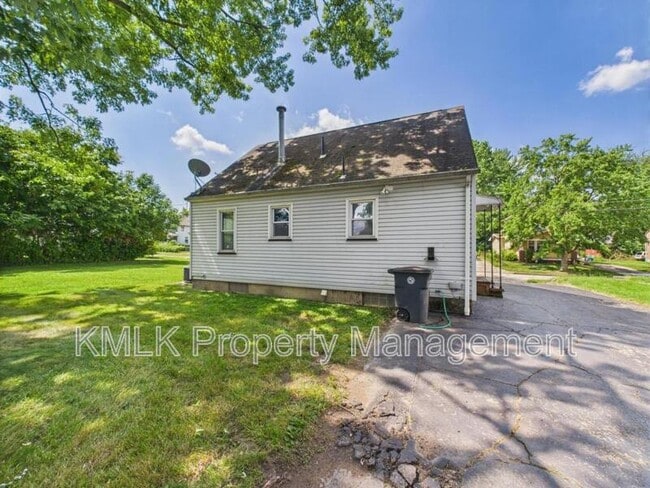 Building Photo - 975 Glenwood St NE