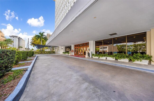 Building Photo - 700 Biltmore Way
