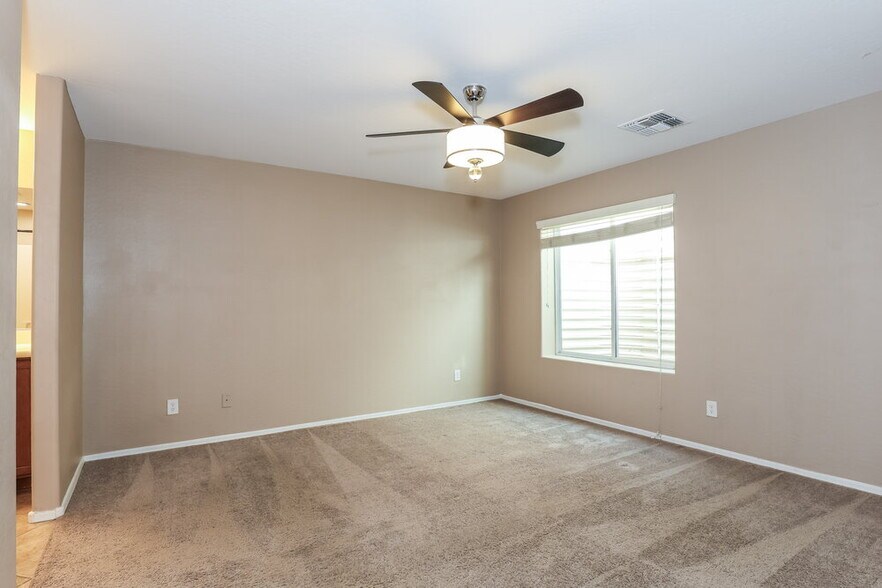 Building Photo - 2044 S Heron Ln