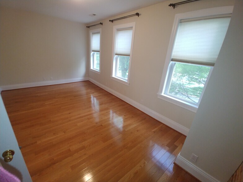 Building Photo - 1354 Pennsylvania Ave. SE