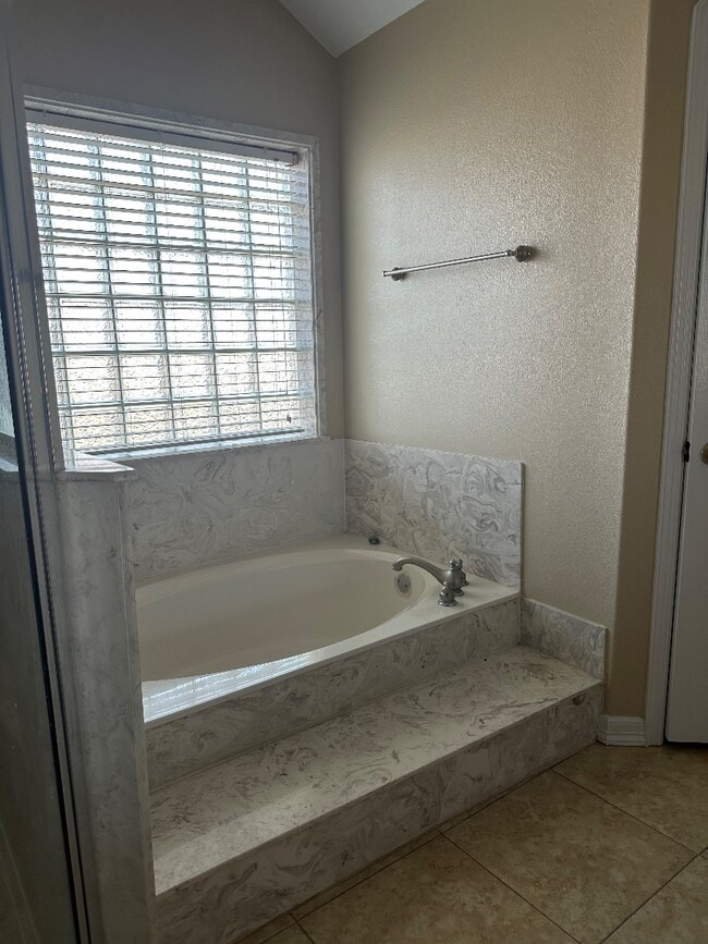 Building Photo - 4007 Zuley St