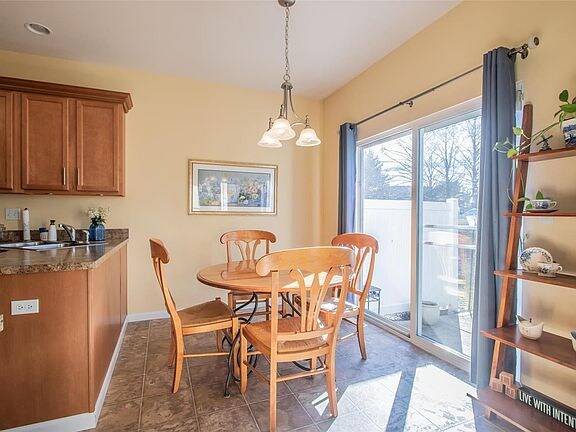 Building Photo - 320 Willott Square Dr