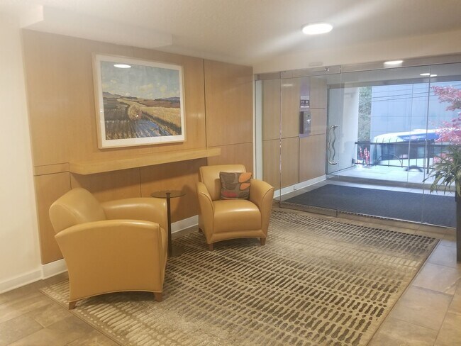 Building Photo - PARK PLACE 2 BEDROOM, 2 BATH CONDO - 1137 SQ. FT!