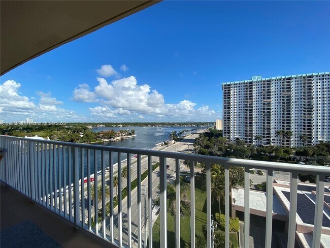 Building Photo - 1401 S Ocean Dr