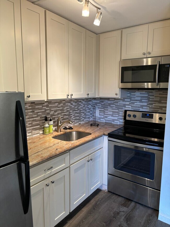 Building Photo - AVAILABLE NOW. Electric included. Furnishe...