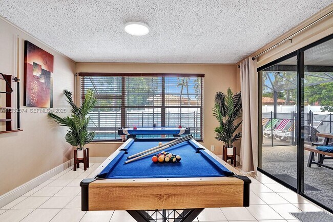 Building Photo - 947 Washington St