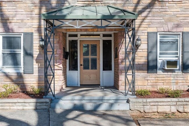 Building Photo - 1338 McLendon Ave NE