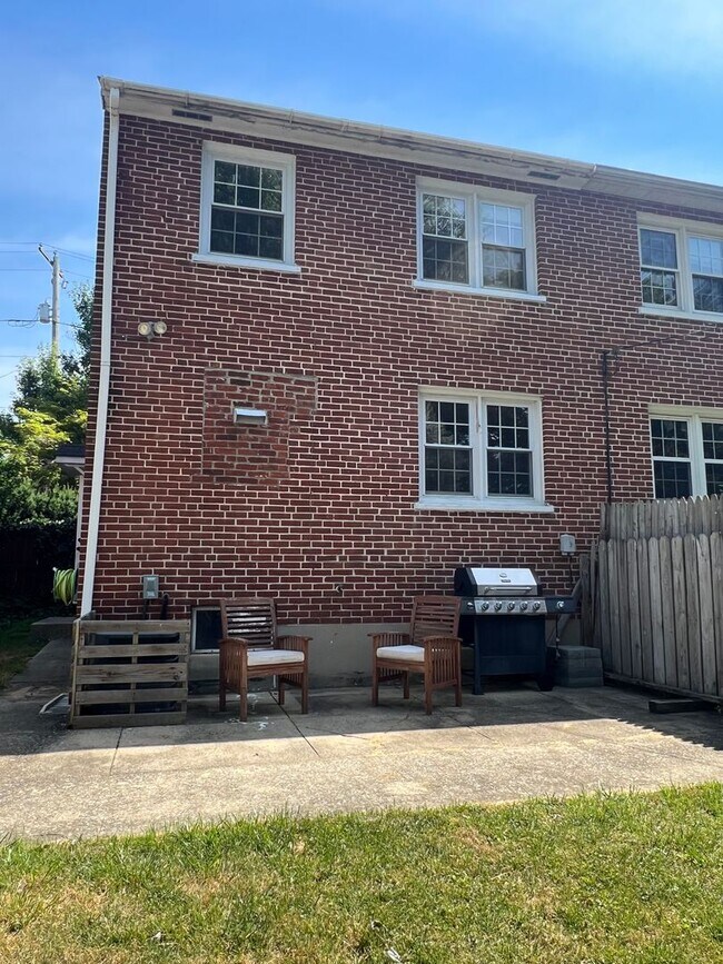Building Photo - Coming Soon! Beautiful 3bd 1ba Lancaster semi-detached Home