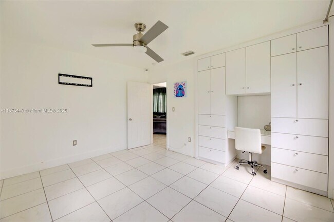 Building Photo - 1240 Peri St