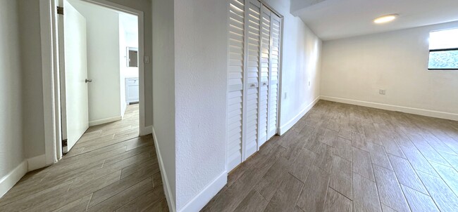 Building Photo - 2928 W Elrod Ave