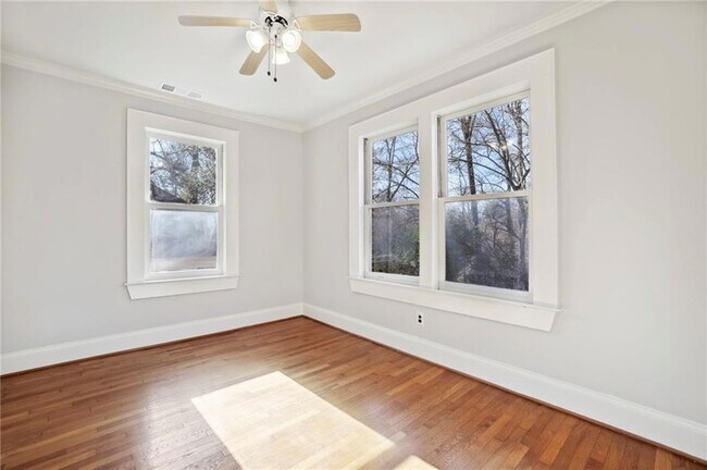 Building Photo - 1712 N Rock Springs Rd NE