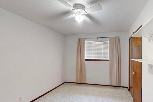 Building Photo - NE Brick Ranch 3/Bd 2/Ba 2 Cg 1782/sf
