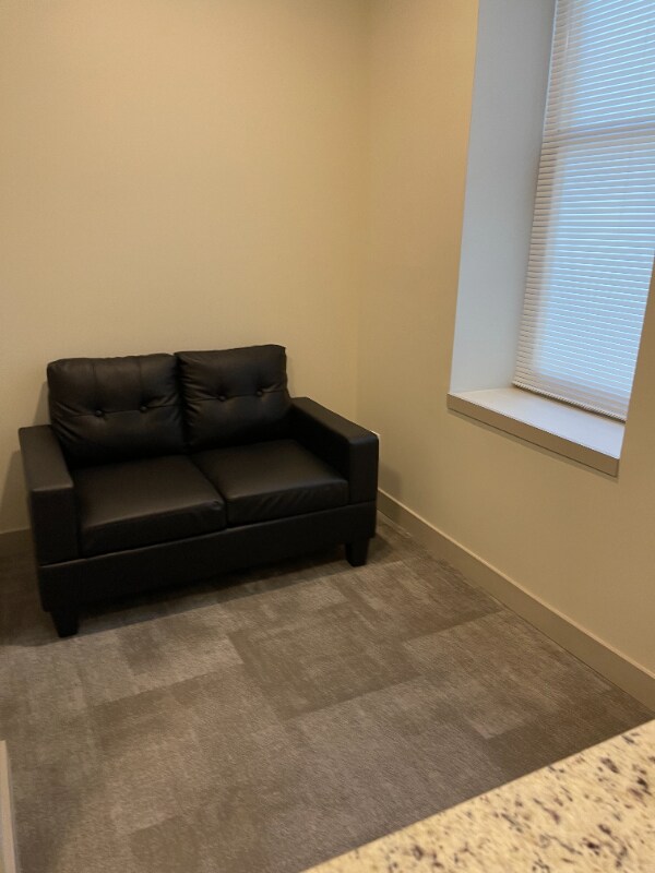 Building Photo - 1417 W 9th St