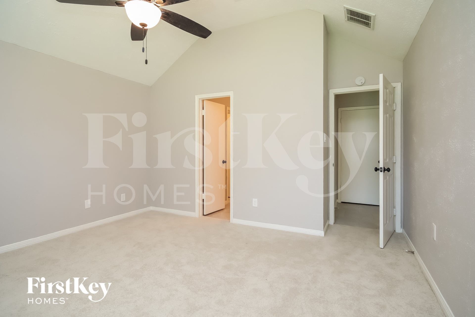 Building Photo - 10846 E Linwood Dr