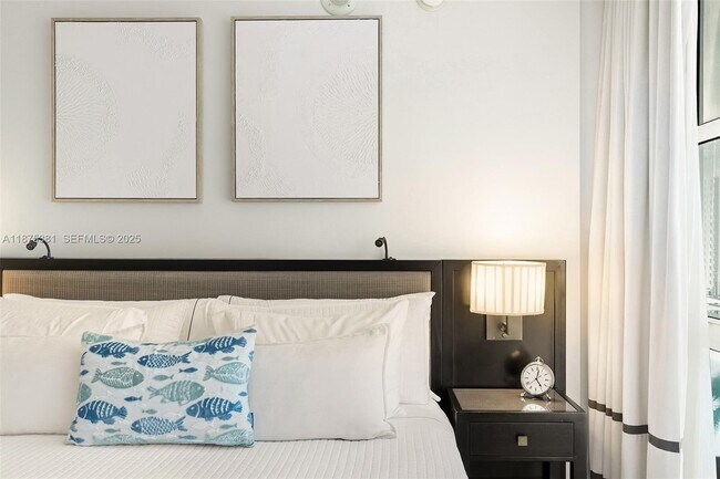 Building Photo - 6801 Collins Ave