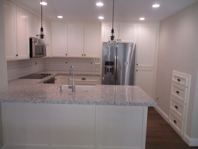 Building Photo - 4 br, 3 bath House - 829 SHORE BREEZE DRIVE