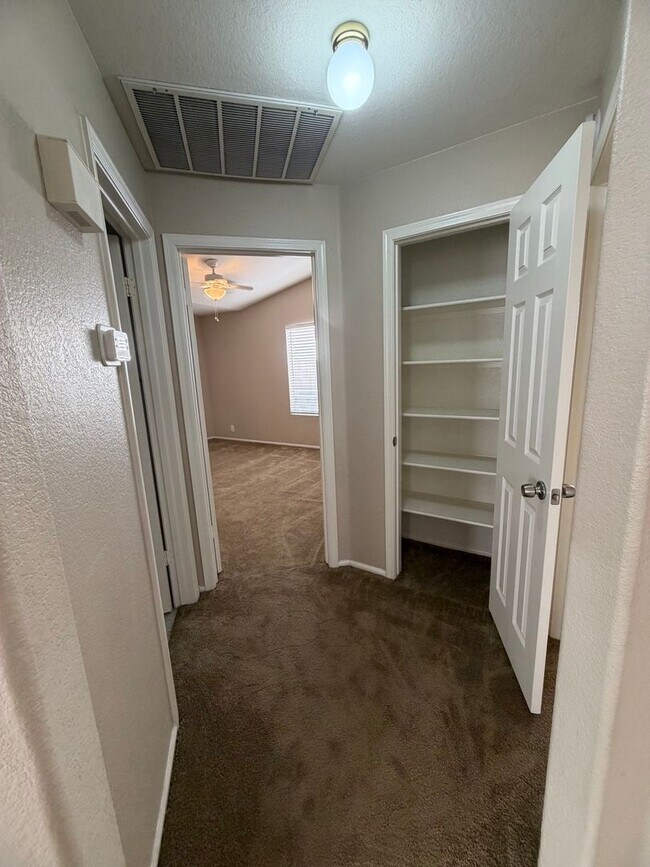 Building Photo - Desirable Arrowhead Ranch Home