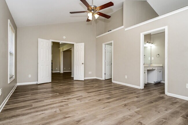 Building Photo - 420 Eglington Tr