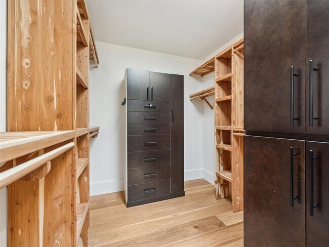 Building Photo - 3911 Dry Creek Dr