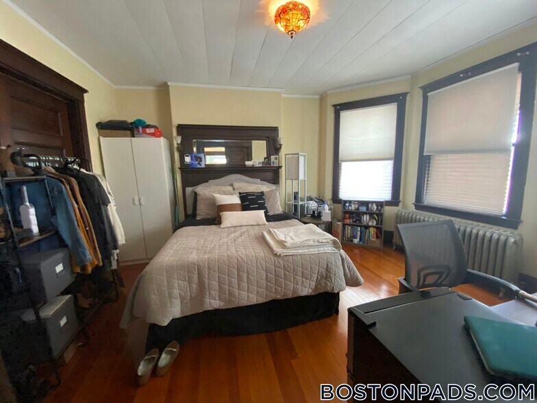 Building Photo - 79 College Ave