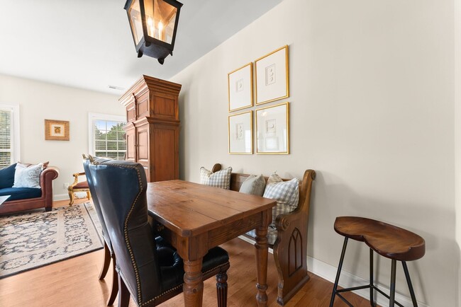 Building Photo - Charming, Step-Less 2 bedroom home with Private Patio Near Lake Lanier