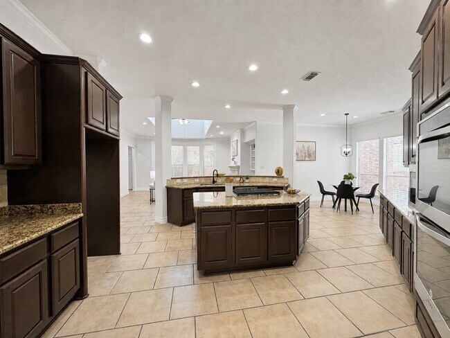 Building Photo - 3301 Elm Creek Dr