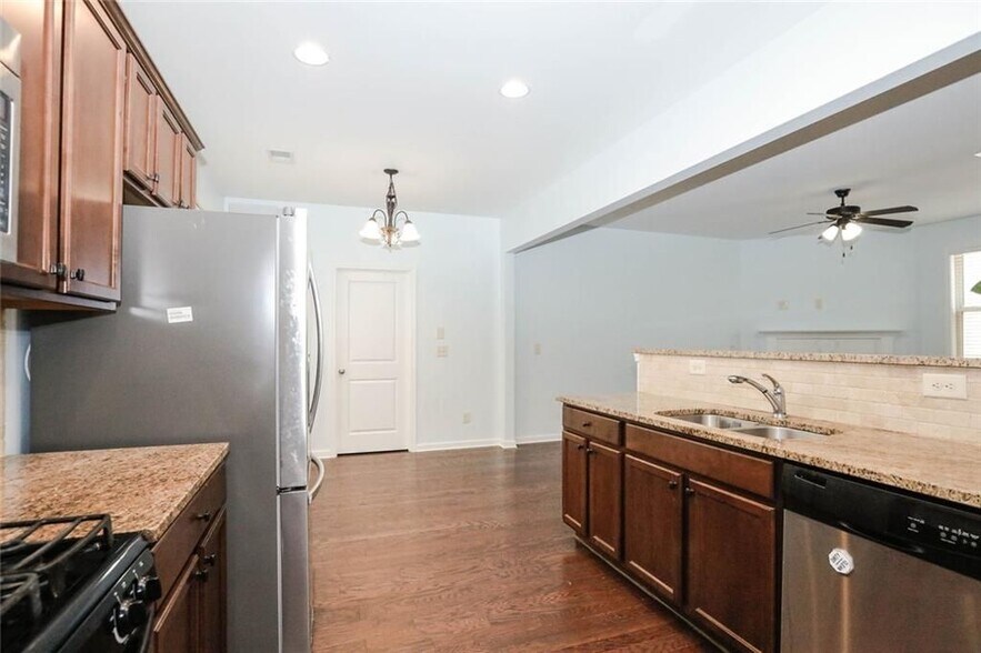 Building Photo - 438 Privet Cir