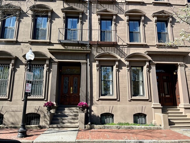 Primary Photo - 37 W Newton St