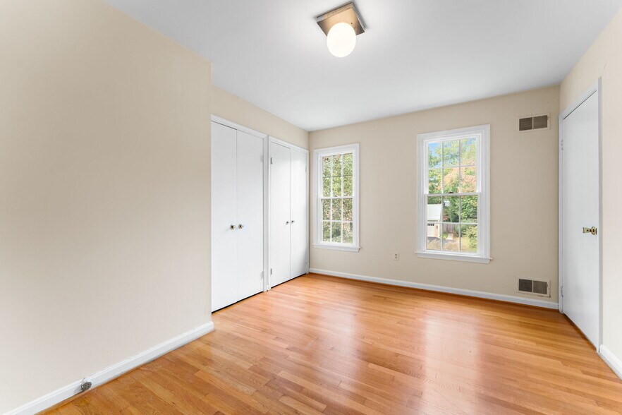 5th bedroom can be a sitting room or a separate bedroom - 9 Snug Hill Ct