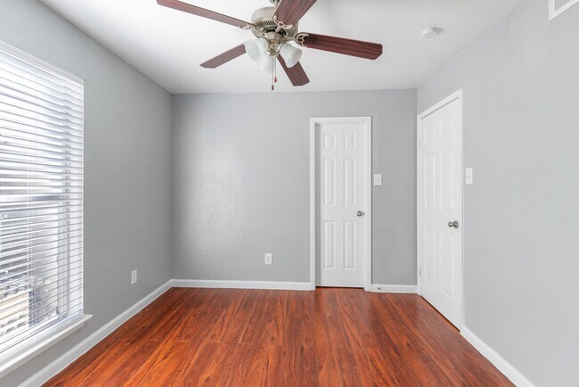 Building Photo - 12707 Bellaire Blvd