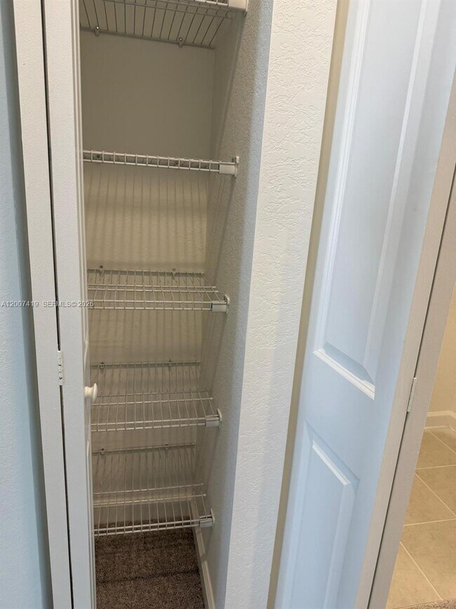 Building Photo - 2573 SE 25th Ter