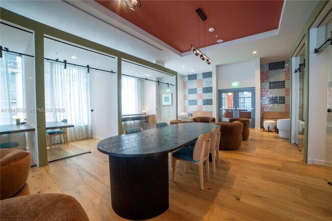 Building Photo - 11 NE 6th St