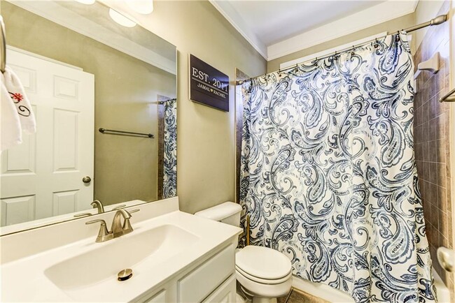 Building Photo - 1829 Sylvan Ridge Dr SW