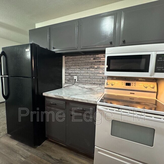 Building Photo - 1109 N 28th St