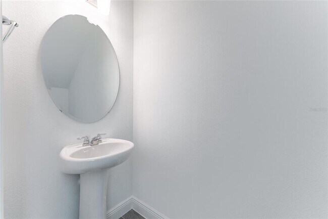 Building Photo - 2100 Maverick Ct