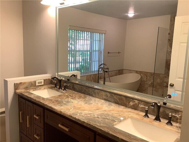 Building Photo - 4806 S Lee Rd